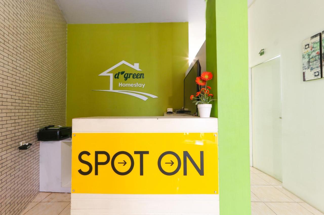 Spot On 2332 D'Green Homestay Баньювангі Екстер'єр фото