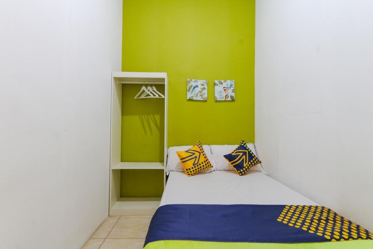 Spot On 2332 D'Green Homestay Баньювангі Екстер'єр фото